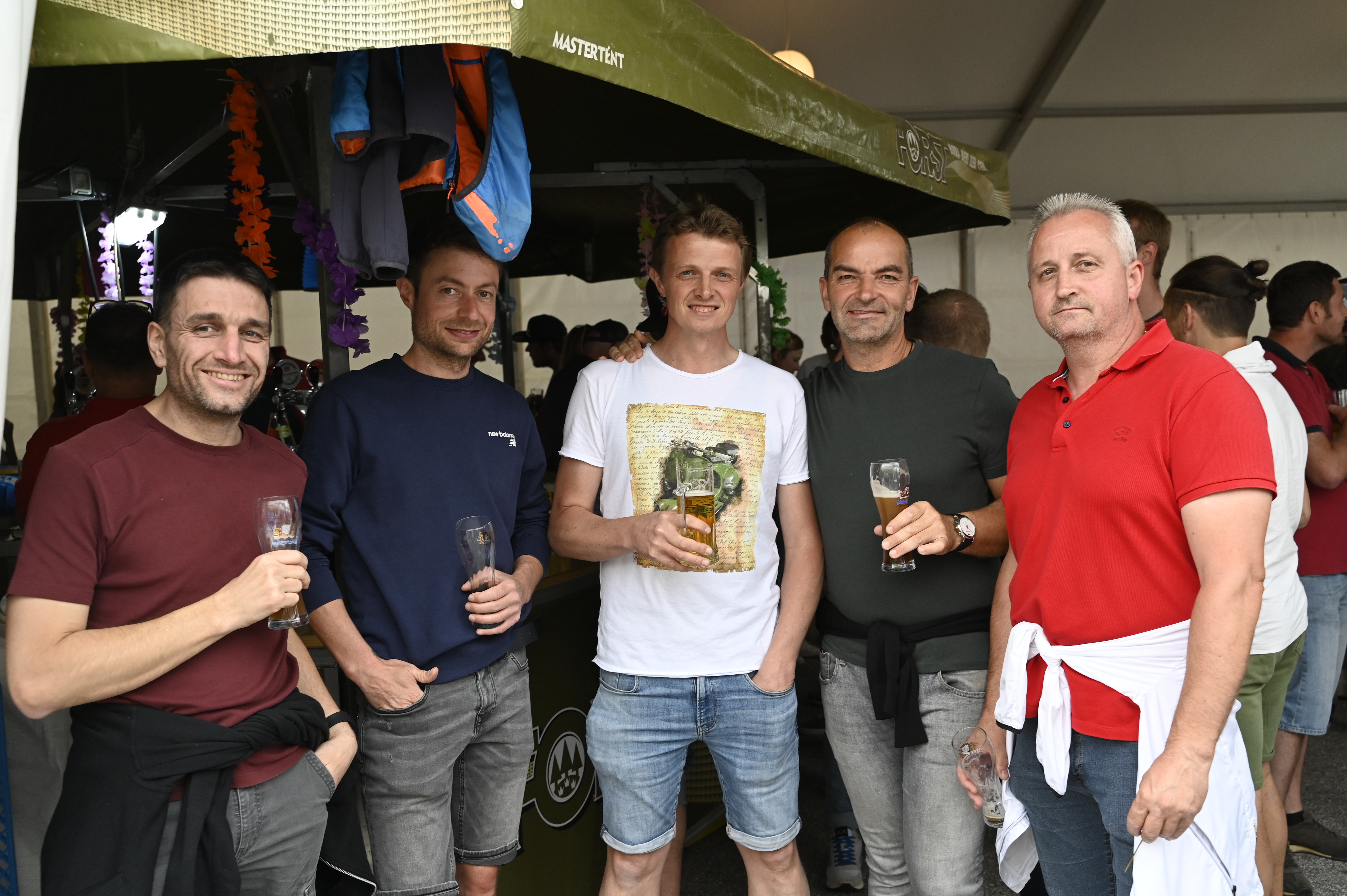 Mitarbeitende von Alupress beim Sommerfest