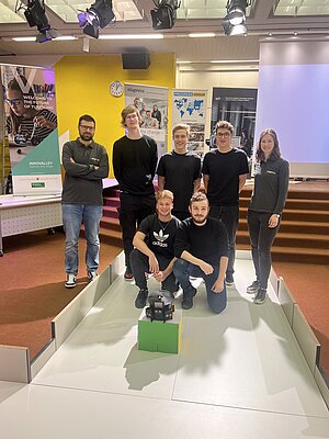 Gruppenfoto mit den Schülern der TFO Fallmerayer Brixen