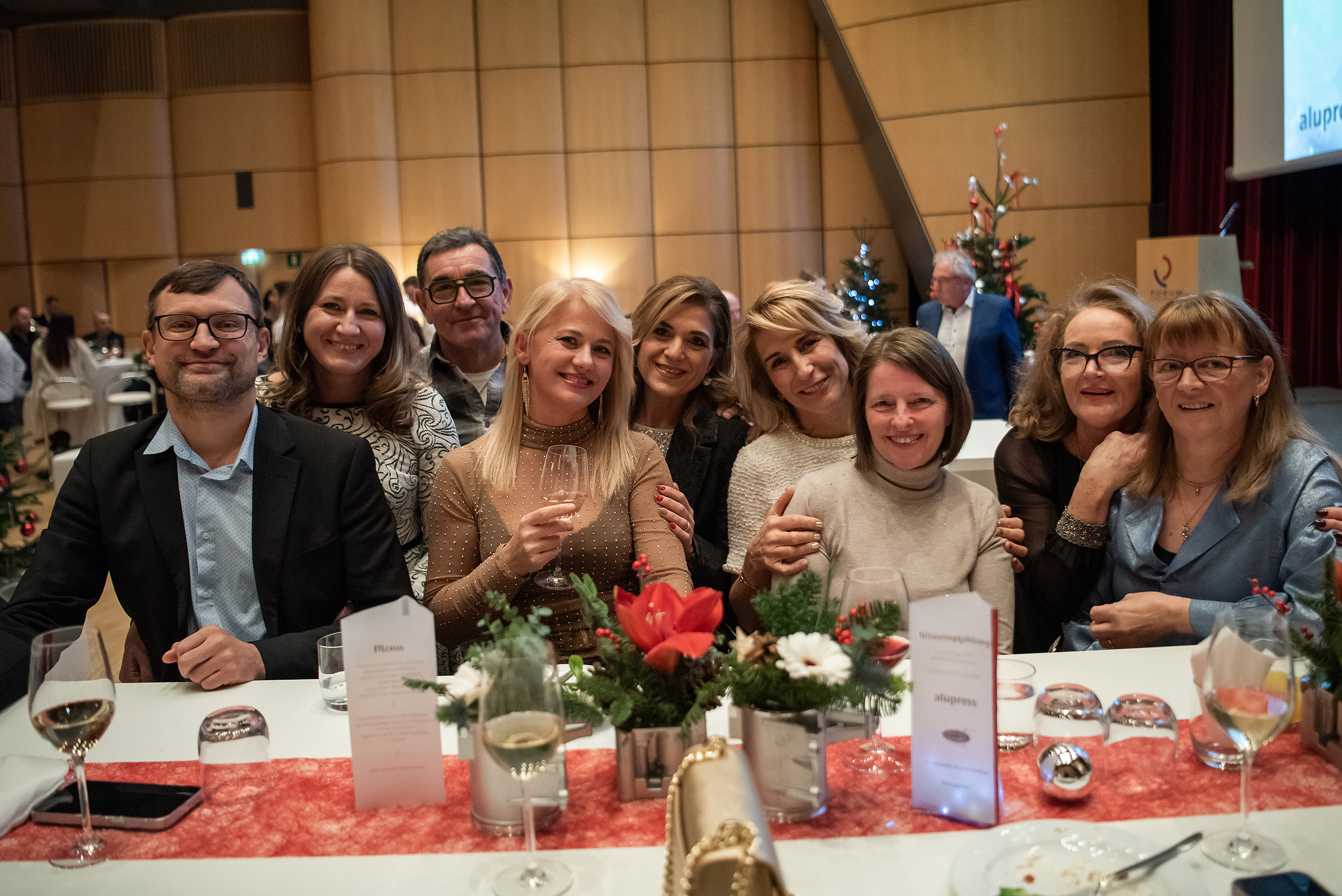 Alupressler im Gruppenbild bei der Weihnachtsfeier 2024