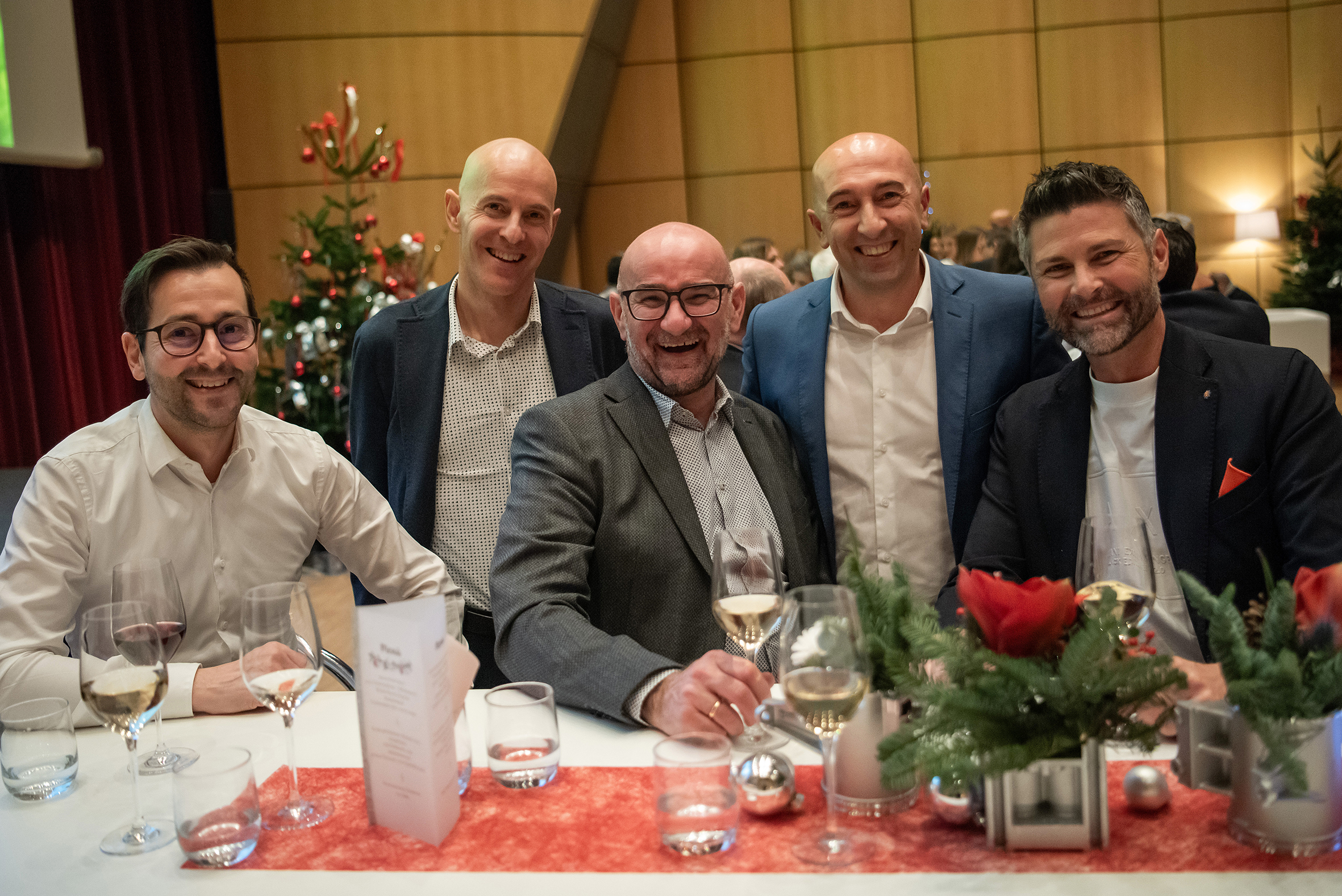 Alupressler im Gruppenbild bei der Weihnachtsfeier 2024